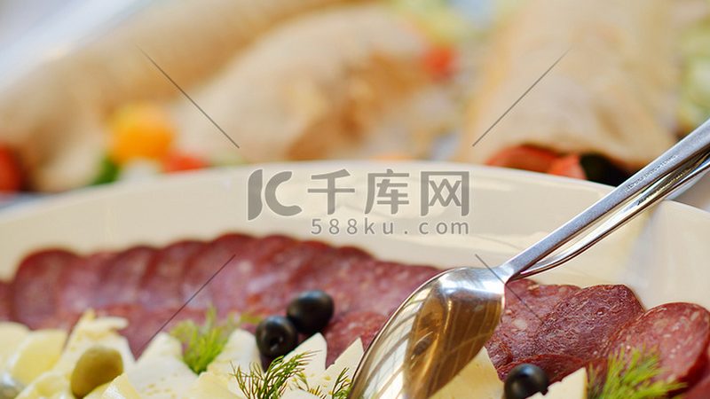 翻糖与奶油霜：两种甜品装饰的优缺点对比